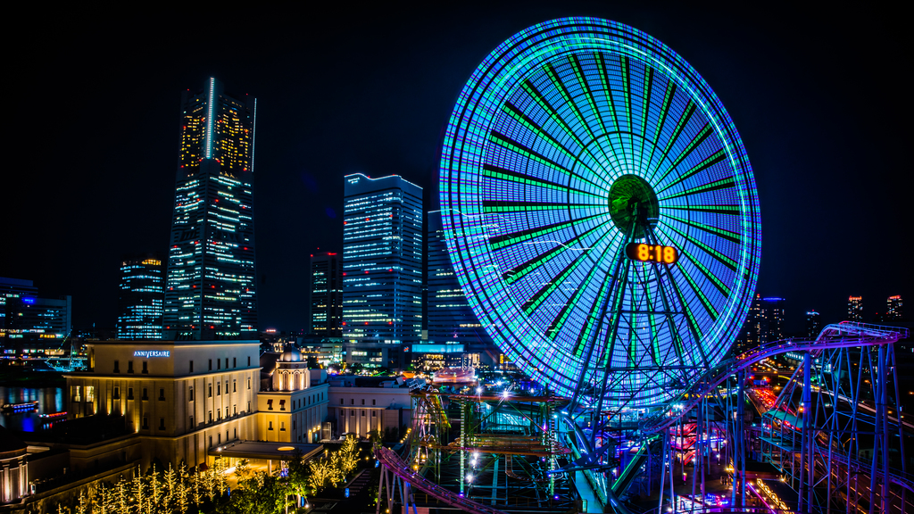 Exploring Cosmo Clock 21 Ferris Wheel in Giappone